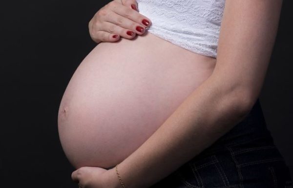 Aborto espontáneo: Síntomas, causas, prevención