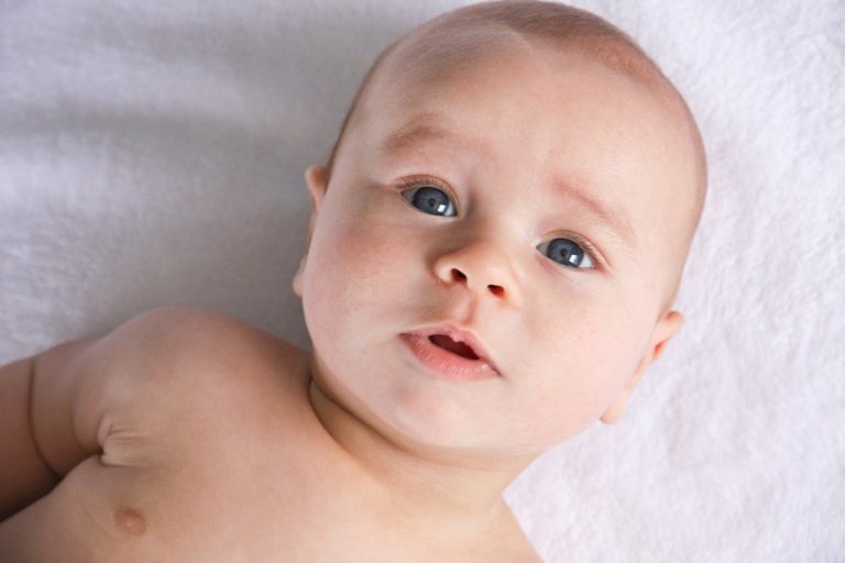 ¿Cuándo se define el color de ojos del bebé?